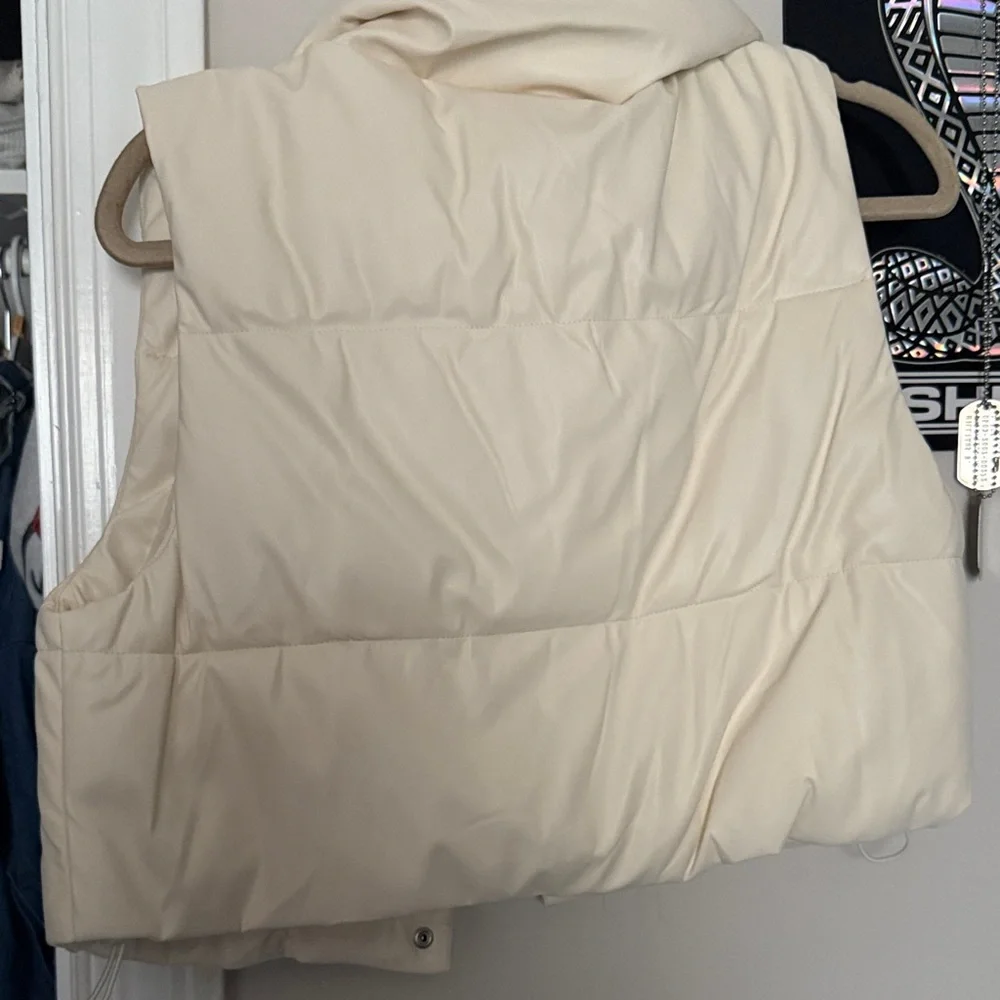 Love Tree Women's Off-White Puffer Vest - Picture 2 of 2